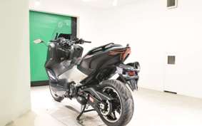 YAMAHA T-MAX 560 2026 SJ21J