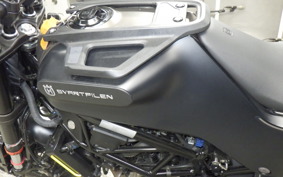HUSQVARNA SVARTPILEN 125 2025