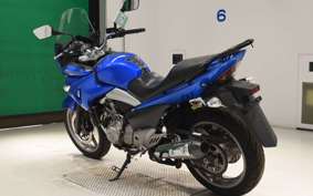 SUZUKI GSR250S