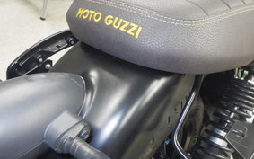 MOTO GUZZI V7 STONE 2022