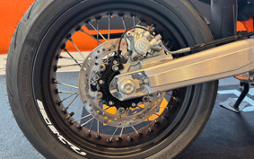 KTM 690 SMC R 2024 LSV40