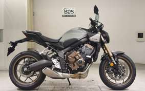 HONDA CB650R E-Clutch 2024 RH17