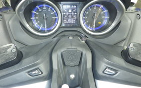 YAMAHA T-MAX 530 DX 2017 SJ15J