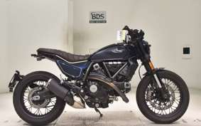 TRIUMPH SCRAMBLERナイトシフト 2024