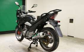 SUZUKI GSR250S 2017