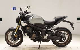 HONDA CB650R E-Clutch 2025 RH17