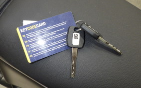 HUSQVARNA SVARTPILEN 401 2025