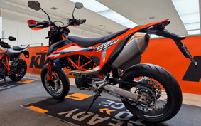 KTM 690 SMC R 2024 LSV40