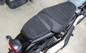 TRIUMPH STREET SCRAMBLER 2023