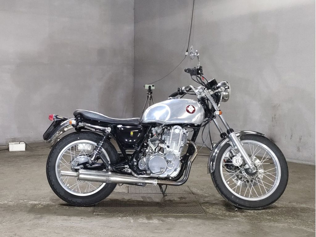 Фото Yamaha SR400 с японского аукциона