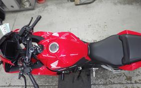 HONDA CBR650R E-Clutch 2025 RH17