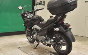 SUZUKI GSR250S 2023
