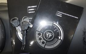 TRIUMPH TRIDENT 660 2023
