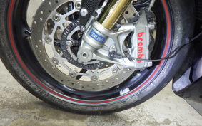 TRIUMPH DAYTONA 675 R 2015