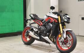 TRIUMPH STREET TRIPLE RX 2026