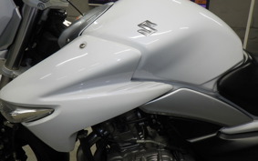 SUZUKI GSR250