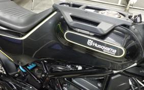 HUSQVARNA SVARTPILEN 401 2018