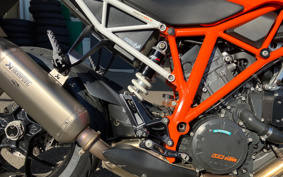 KTM 1290S-DUKE-R 2015 V3940