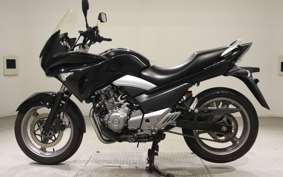SUZUKI GSR250S 2013