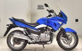 SUZUKI GSR250S
