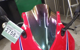 HONDA CBR650R E-Clutch 2025 RH17