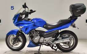 SUZUKI GSR250S