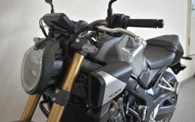 HONDA CB650R E-Clutch 2024 RH17