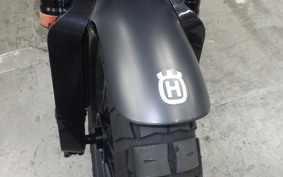 HUSQVARNA SVARTPILEN 401 2021