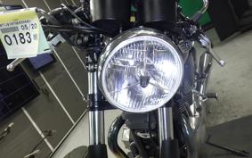 TRIUMPH THRUXTON 900