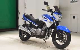 SUZUKI GSR250 2016