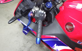 HONDA CBR600RR 2024 PC40
