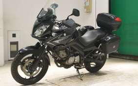 SUZUKI Vｽﾄﾛｰﾑ650 2010