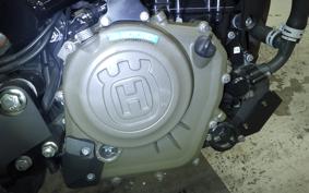 HUSQVARNA SVARTPILEN 401 2022