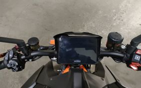 KTM 1290 SUPER  DUKE R V3940
