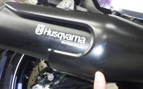 HUSQVARNA SVARTPILEN 125