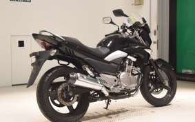 SUZUKI GSR250 2014