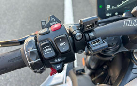 BMW M1000R 2024 0E81