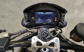TRIUMPH  TRIUMPH  STREET  TRIPLE RS 2021 HDA554