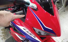 HONDA CBR650R E-Clutch 2025 RH17