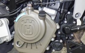 HUSQVARNA SVARTPILEN 125 2023