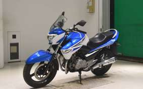 SUZUKI GSR250 2017