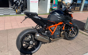 KTM 1290 SUPER DUKE R 2021 V3940