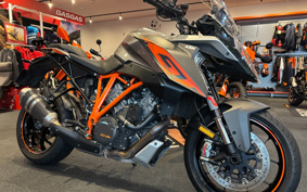 KTM 1290 SUPER DUKE GT 2017 V6940
