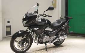 SUZUKI GSR250S