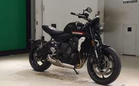 TRIUMPH TRIDENT 660