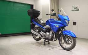 SUZUKI GSR250S