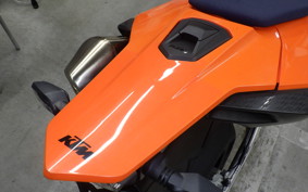 KTM 690 SMC R 2024
