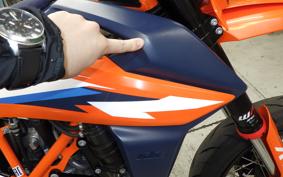 KTM 690 SMC R 2025