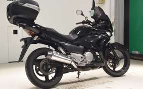 SUZUKI GSR250F