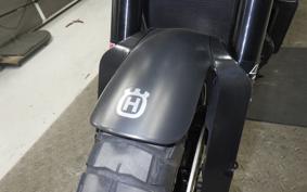 HUSQVARNA SVARTPILEN 250